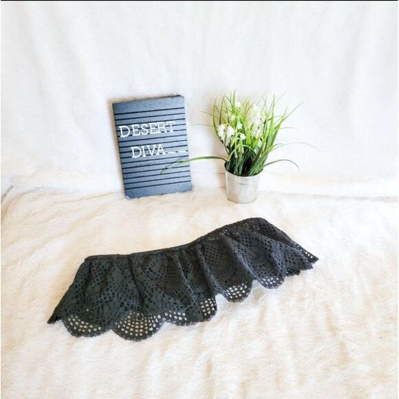 Victoria's Secret Womens Top Black S Lace Bandeau Flounce Bralette - Picture 3 of 4